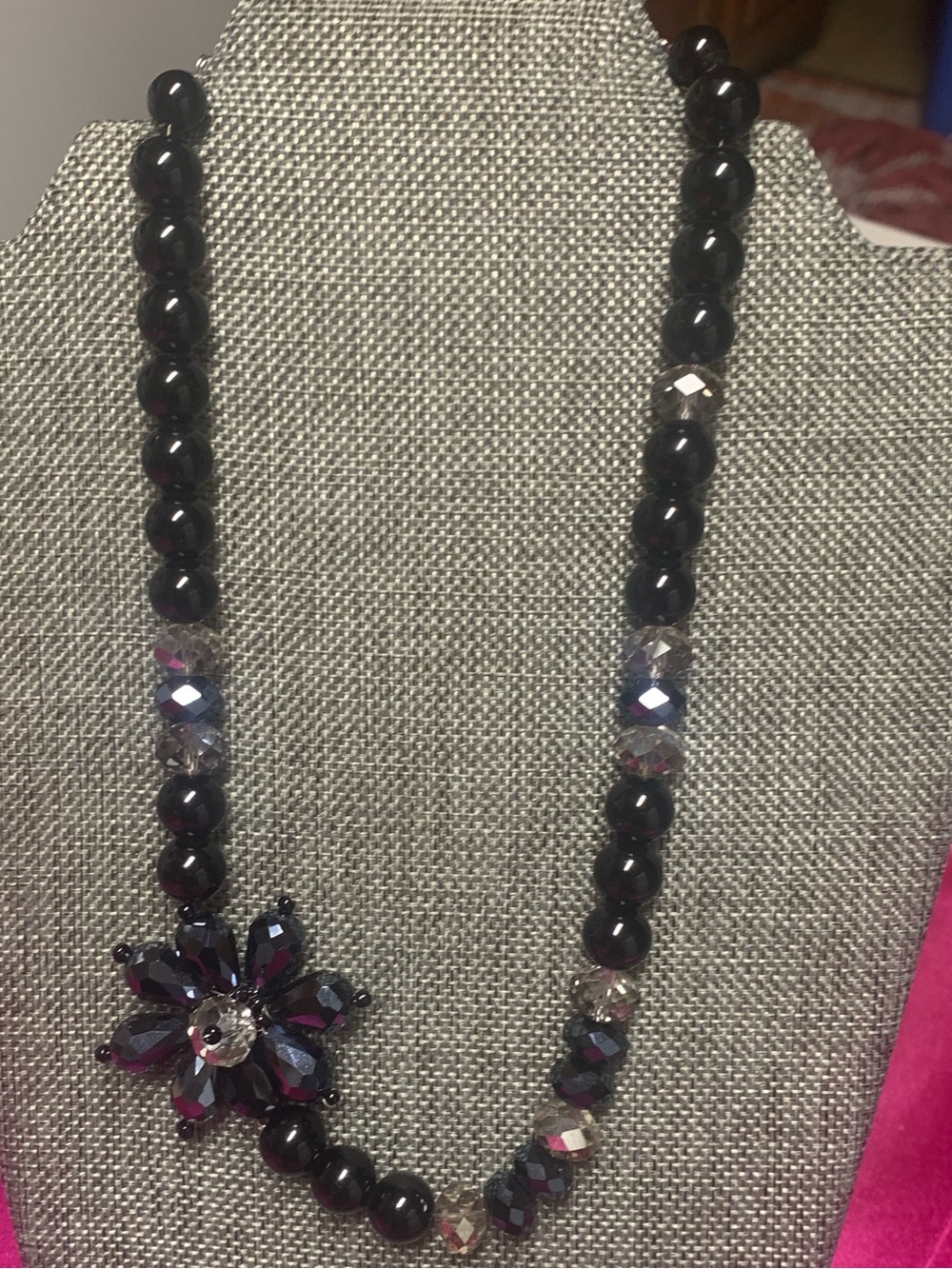 Vintage Crystal Flower Statement Necklace - Black
